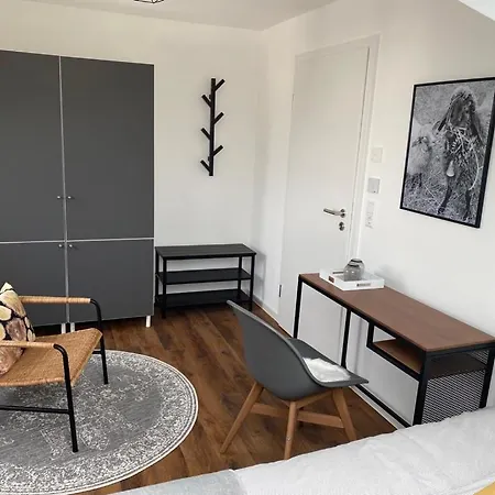 3sz, Grosser Balkon , Naturnah *